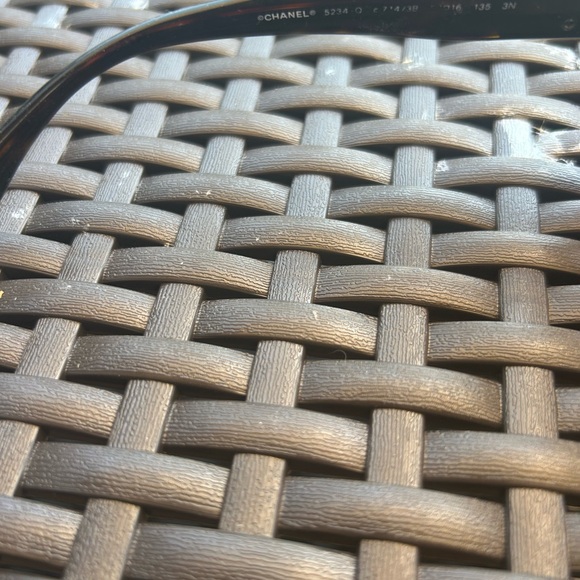 CHANEL 5234-Q sunglasses in tortoise shell with signature gold CC logo - Picture 6 of 9